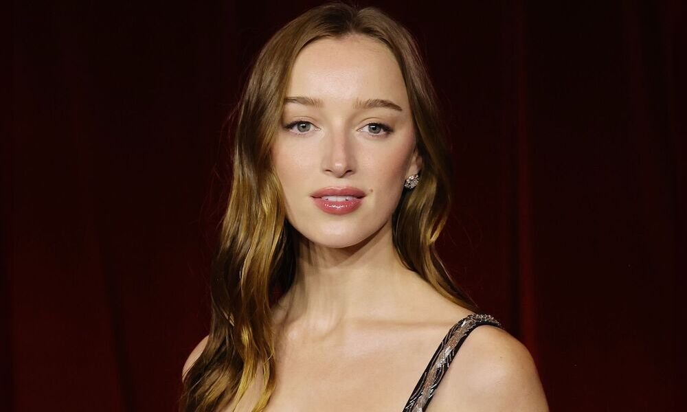 Phoebe Dynevor nel cast del prossimo film di M. Night Shyamalan