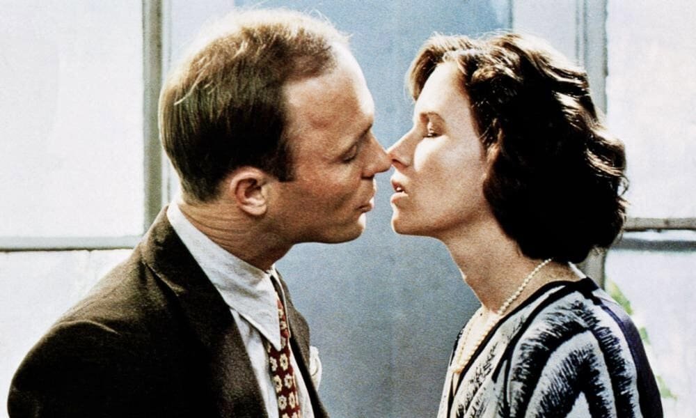 Ed Harris ed Amy Madigan in una scena di Le stagioni del cuore, sul quale set si sono conosciuti e innamorati