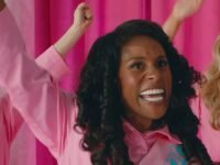 Issa Rae in una scena di Barbie