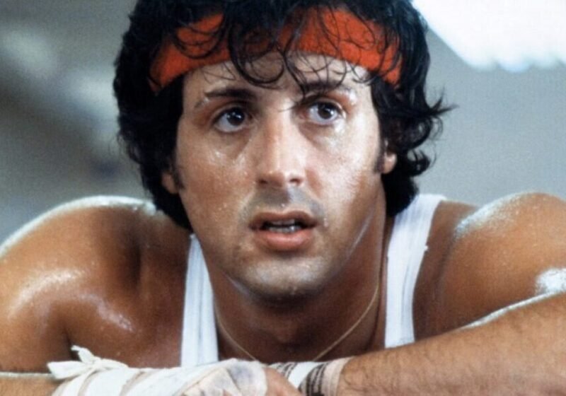 Sylvester Stallone nei panni di Rocky Balboa, raccontato prossimamente nel biopic I Play Rocky (Rocky sono io) di Peter Farrell